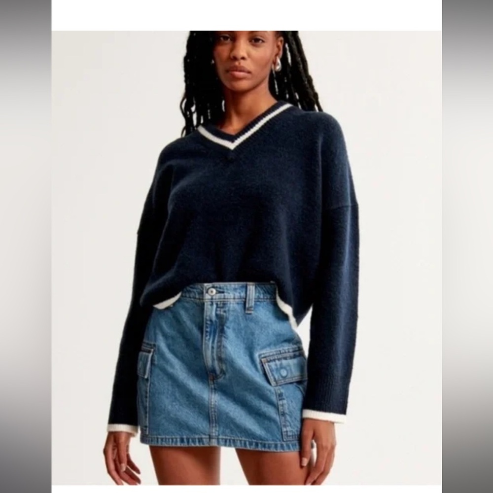 Abercrombie oversized crop v-neck sweater